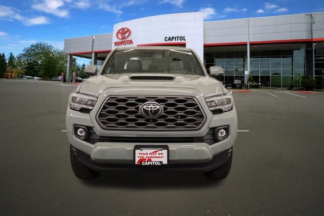 Used 2022 Toyota Tacoma TRD Sport w/ TRD Premium Sport Package AWD/4WD image 6