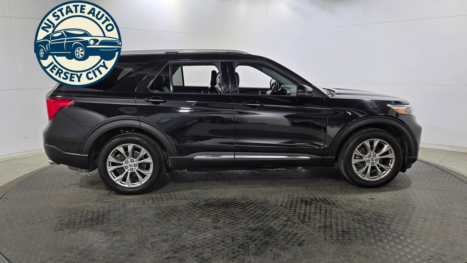 Used 2021 Ford Explorer Limited w/ Equipment Group 301A AWD/4WD image 14