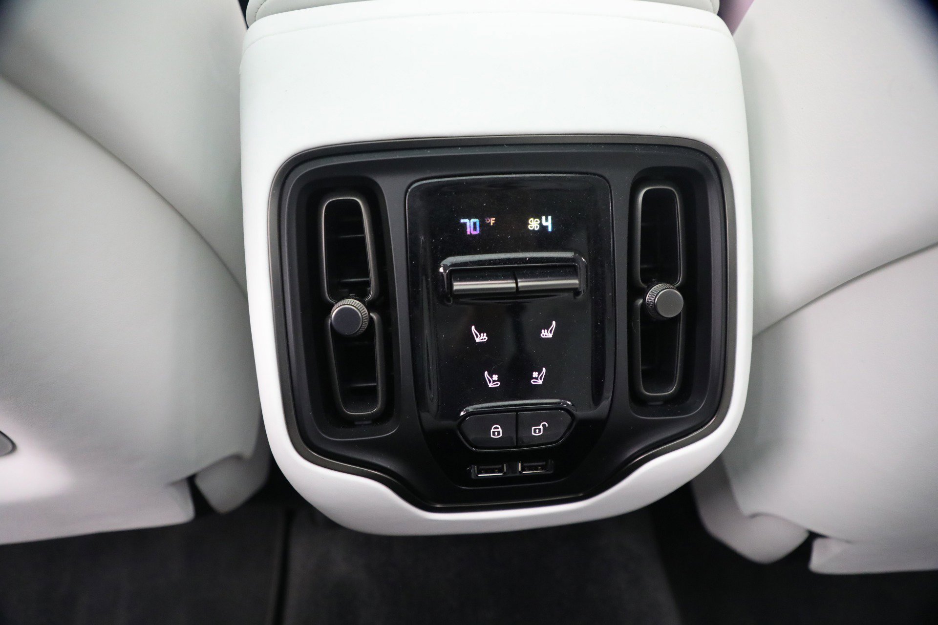 Used 2024 Aston Martin DBX 707 image 33