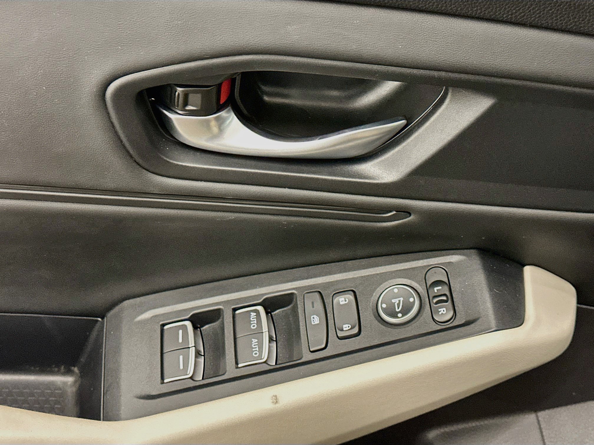 Used 2025 Honda Accord SE image 15