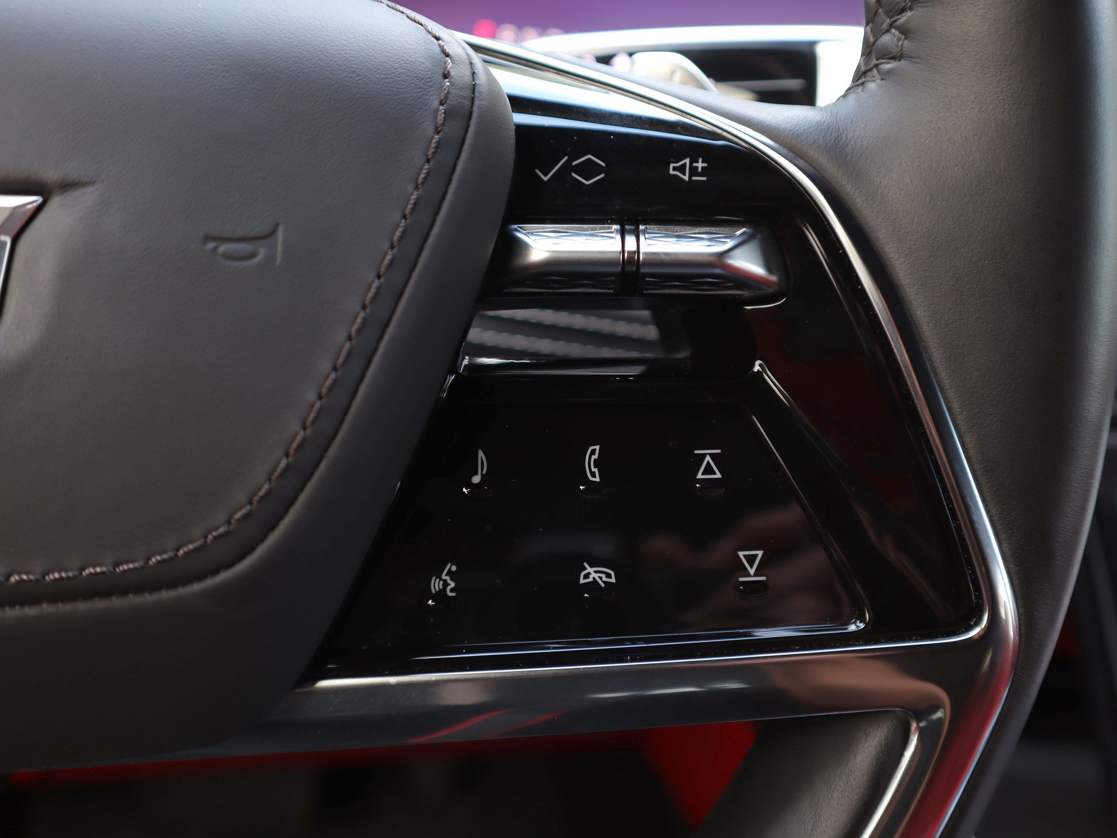 Used 2025 Cadillac Escalade Sport Platinum image 18