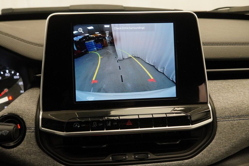 Certified 2025 Jeep Compass Latitude image 31