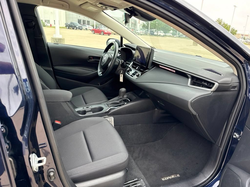Used 2023 Toyota Corolla LE w/ Carpet Mat Package (TMS) FWD image 17