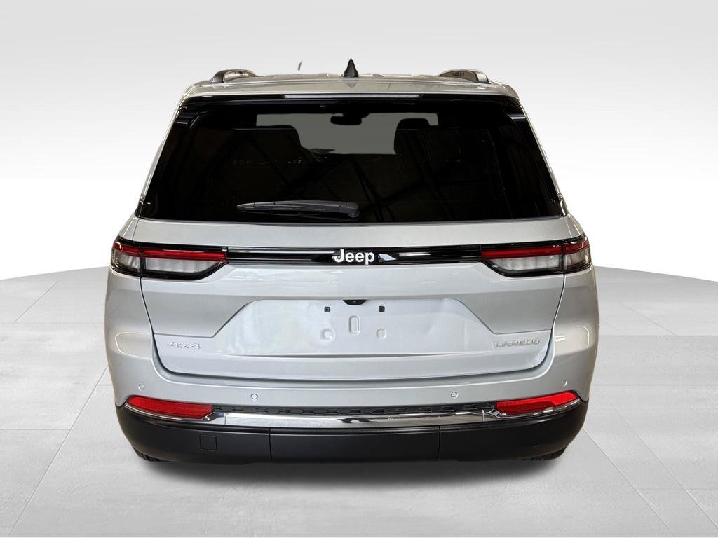 Used 2025 Jeep Grand Cherokee Laredo X AWD/4WD image 40