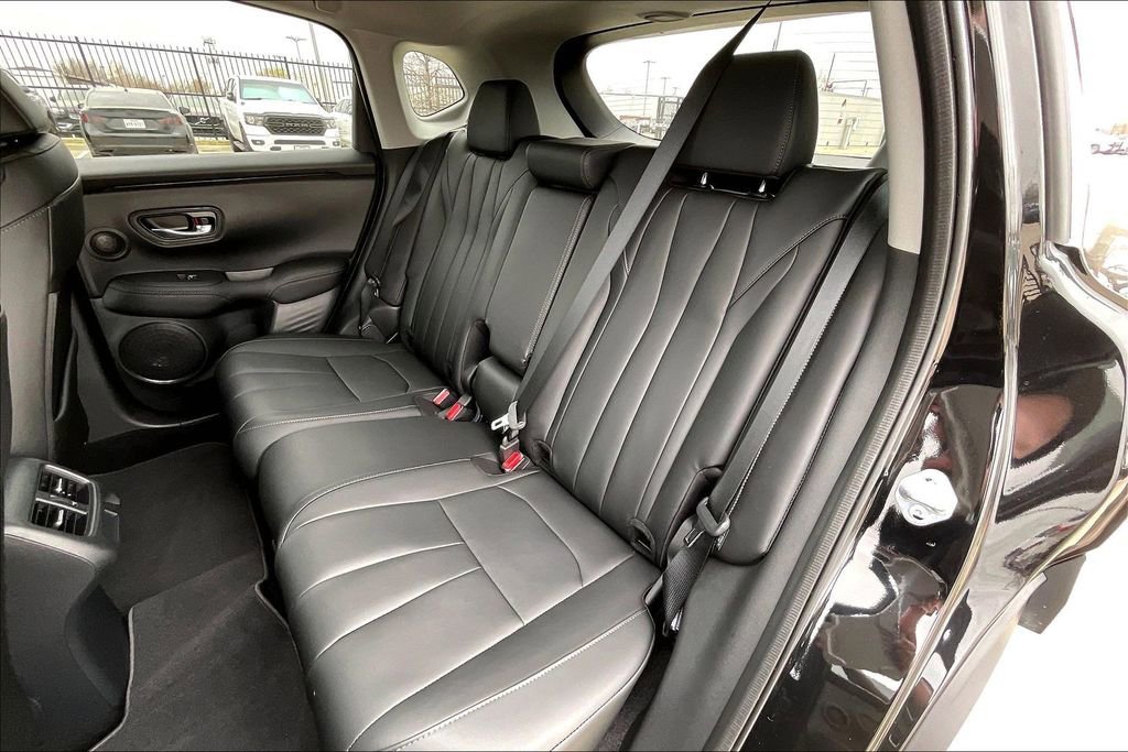 Certified 2025 Acura ADX FWD image 31