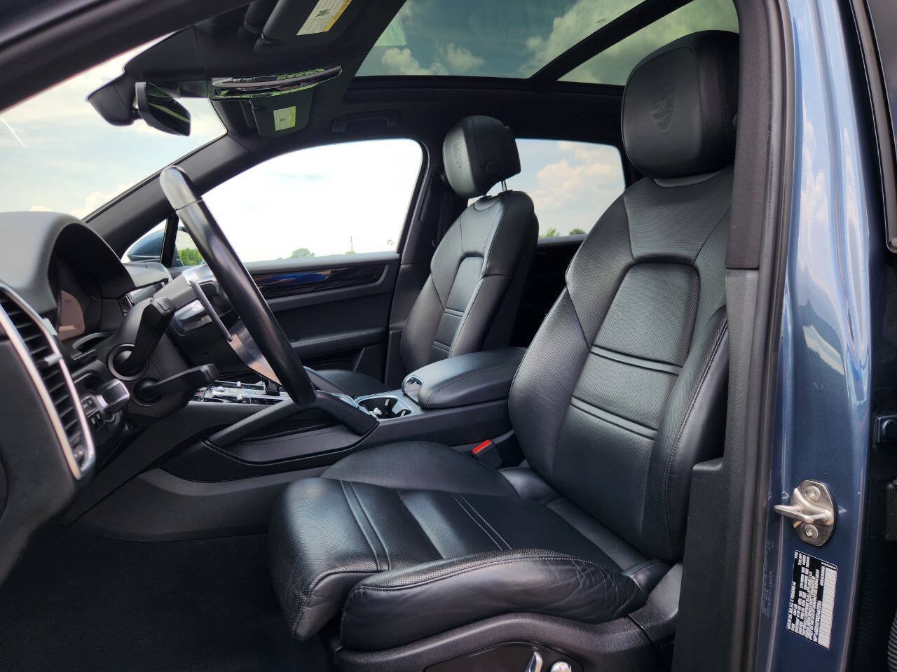 Used 2019 Porsche Cayenne S w/ Premium Package AWD/4WD image 22