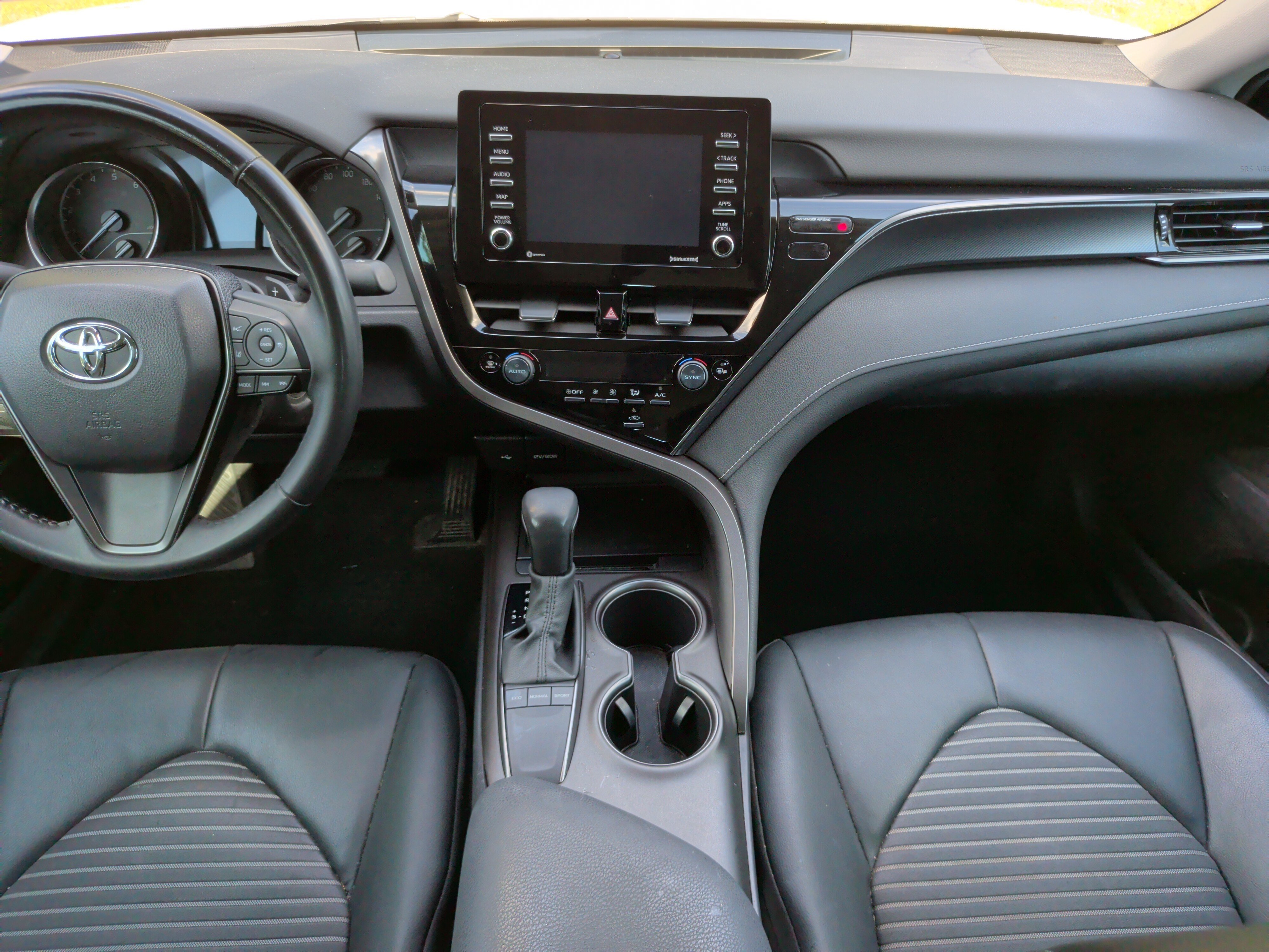 Used 2022 Toyota Camry SE w/ Carpet Mat Package (TMS) FWD image 29