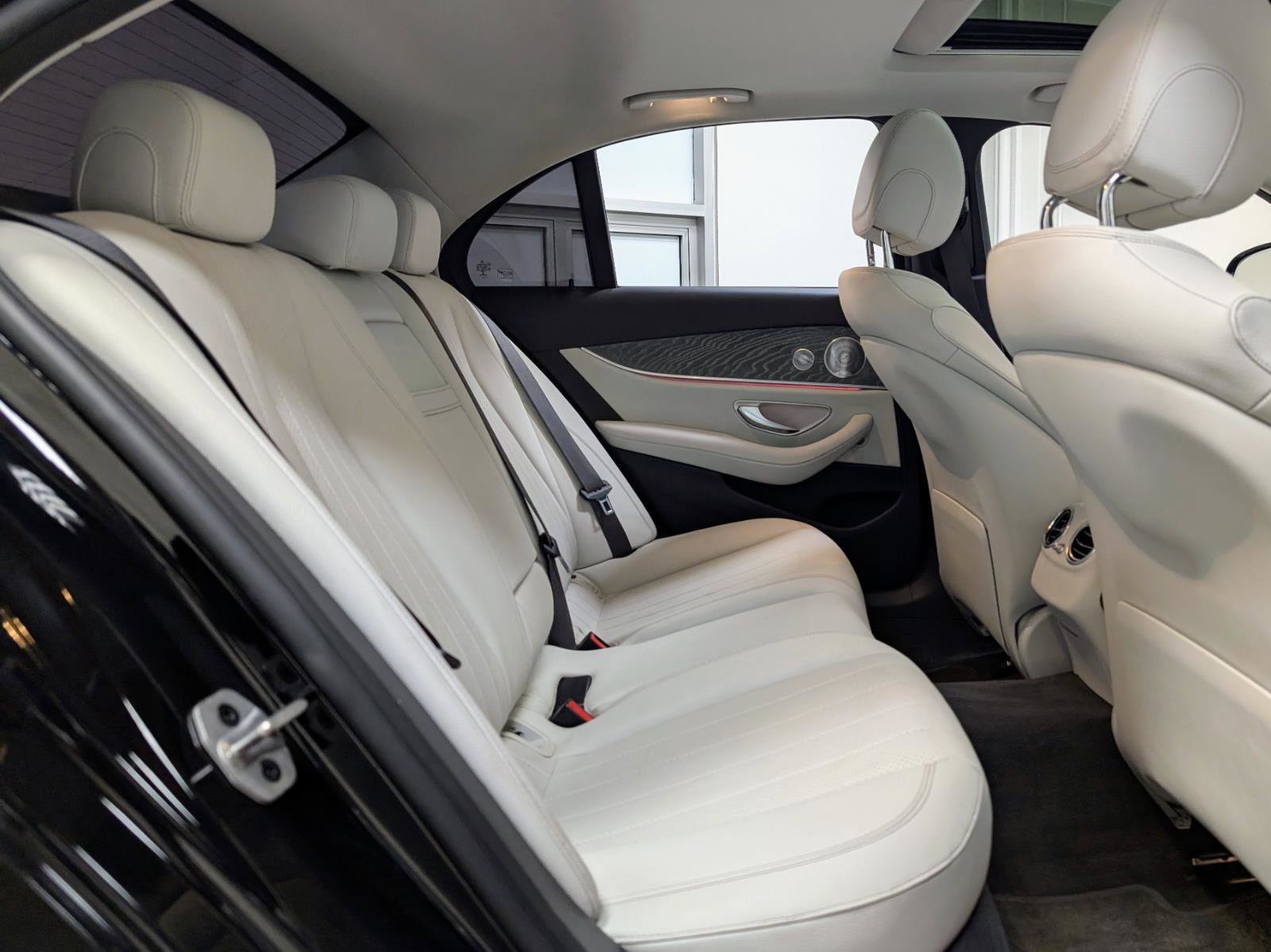 Used 2021 Mercedes-Benz E 450 4MATIC Sedan w/ Premium Package image 22