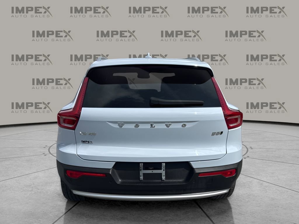 Used 2025 Volvo XC40 B5 Core AWD/4WD image 4