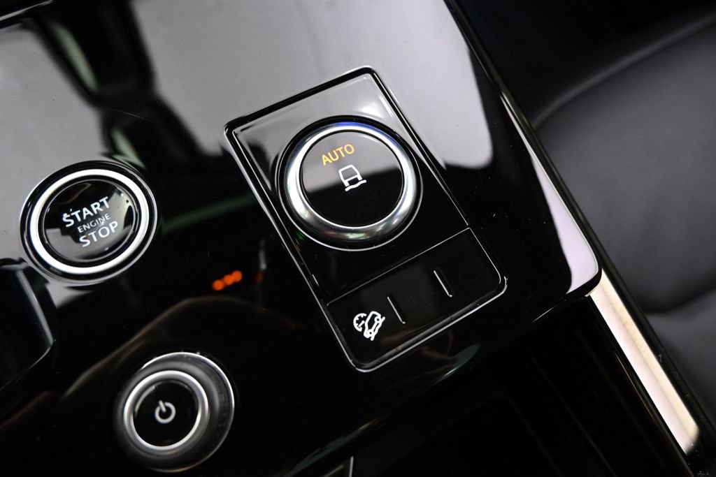 Used 2023 Land Rover Range Rover Sport SE Dynamic image 35