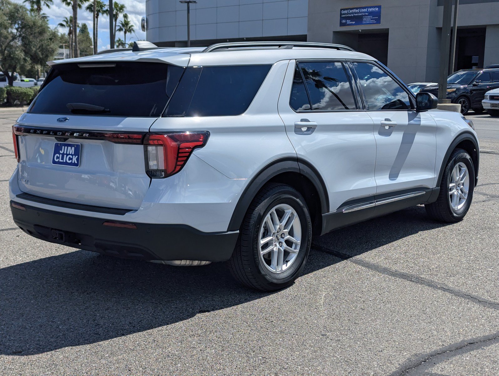 Certified 2025 Ford Explorer Active RWD image 2