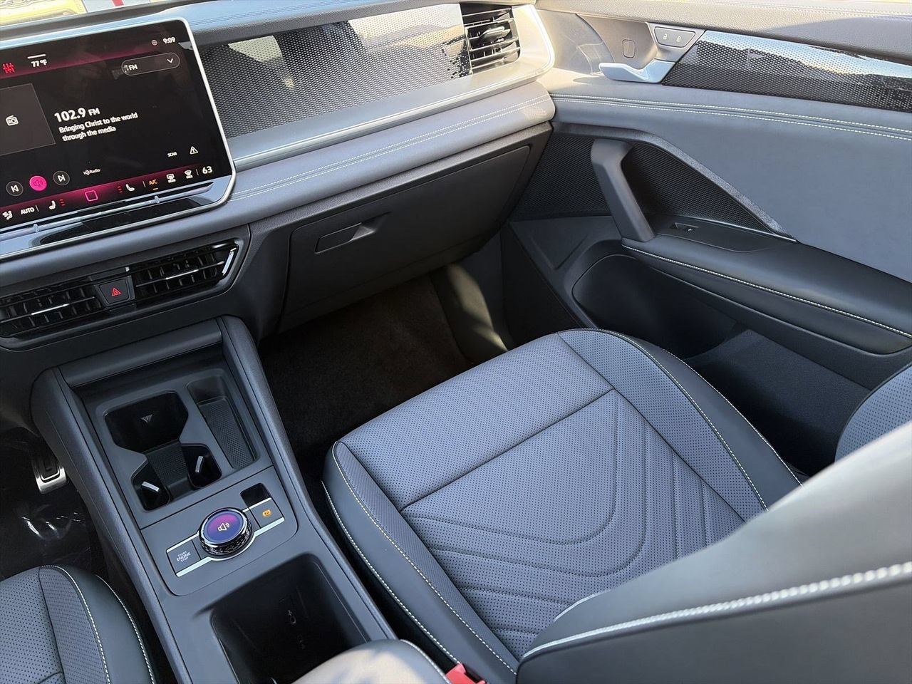 New 2026 Volkswagen Tiguan SE R-Line FWD image 12