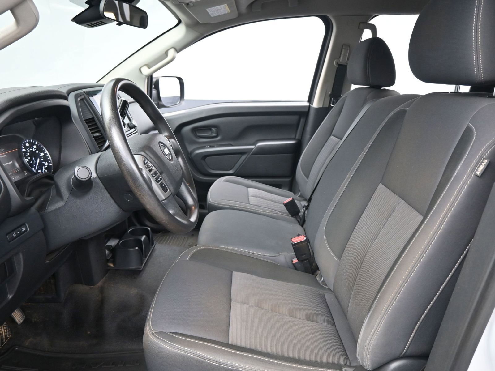 Used 2022 Nissan Titan S image 9