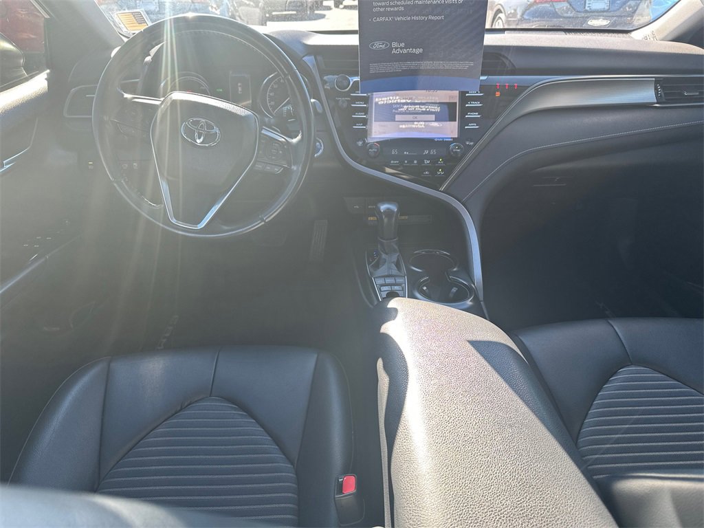 Used 2020 Toyota Camry SE w/ Sunroof Package image 22