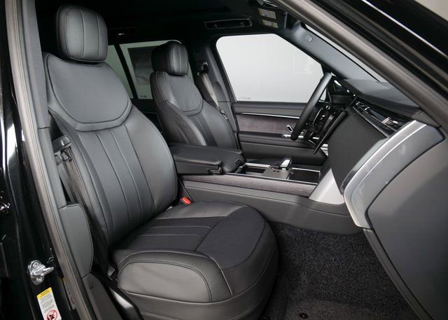New 2025 Land Rover Range Rover SE image 3