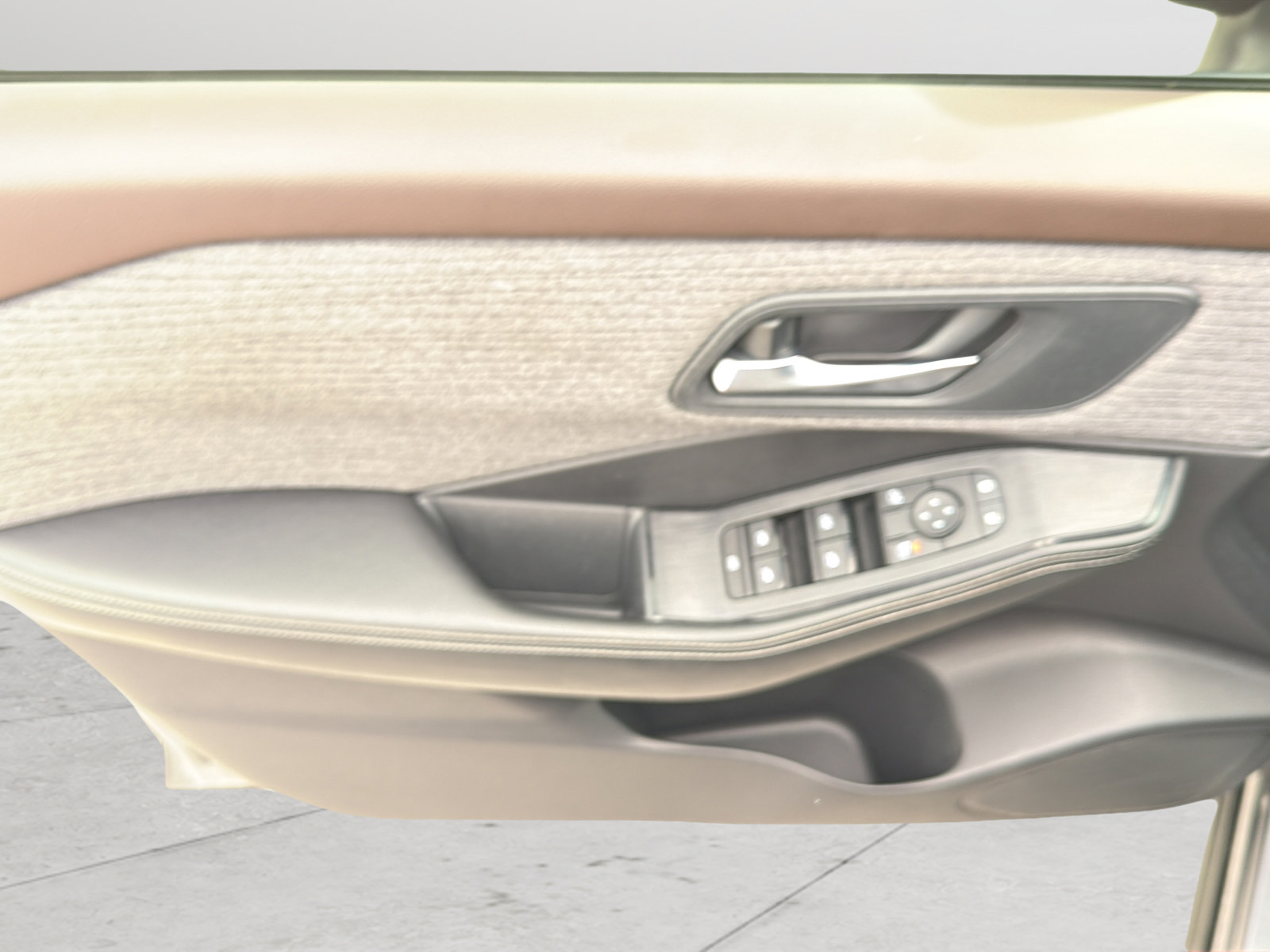 Certified 2021 Nissan Rogue SV FWD image 28