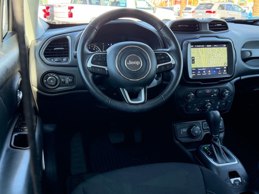 Used 2023 Jeep Renegade Latitude w/ Premium Group image 9