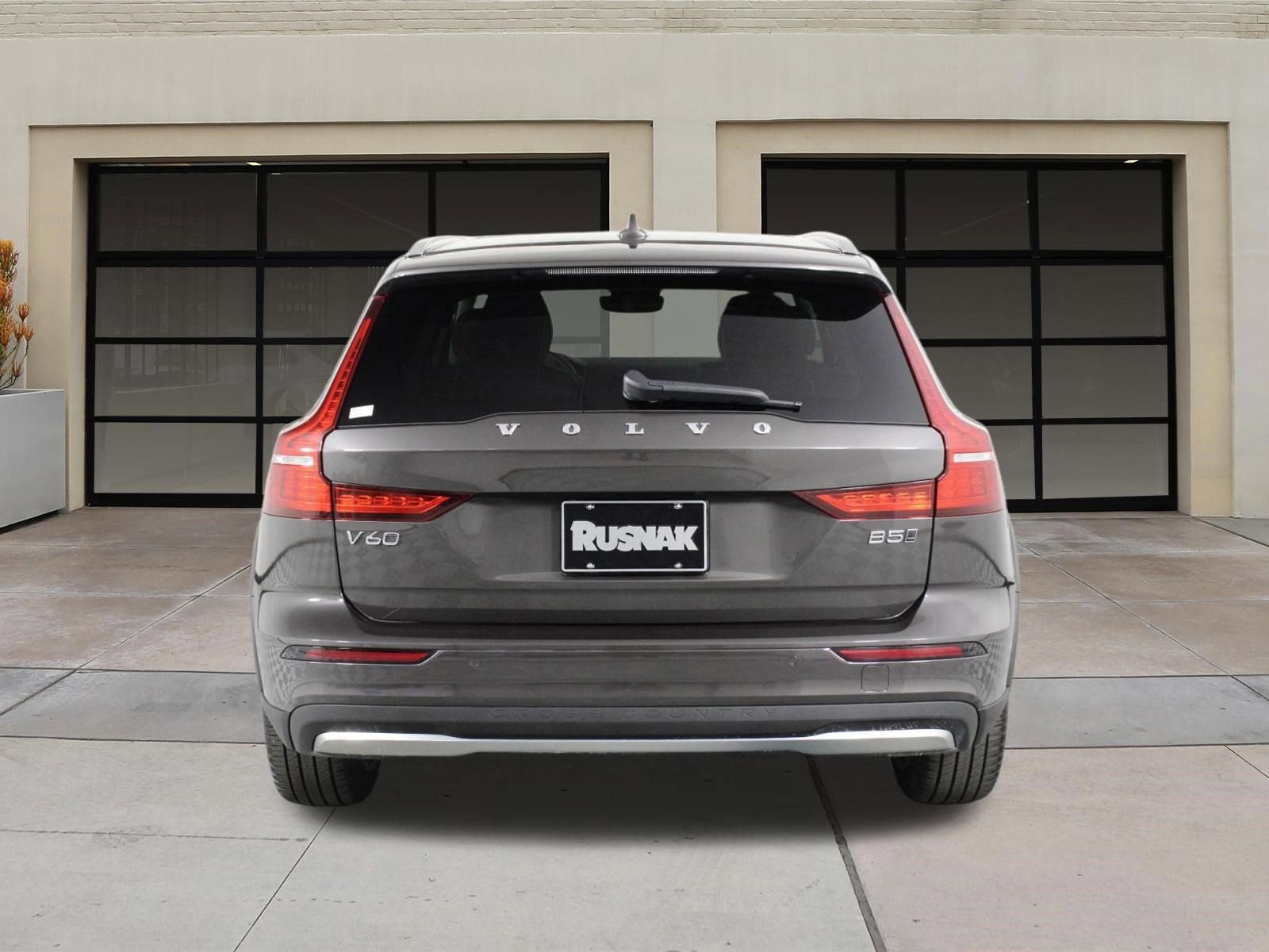 Certified 2025 Volvo V60 B5 Cross Country Plus image 5