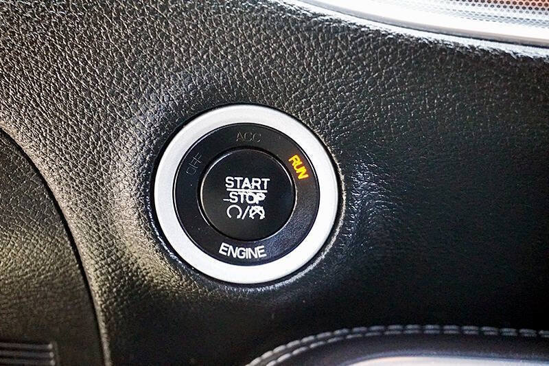Used 2015 Dodge Challenger R/T Scat Pack w/ Scat Pack Appearance Package RWD image 27