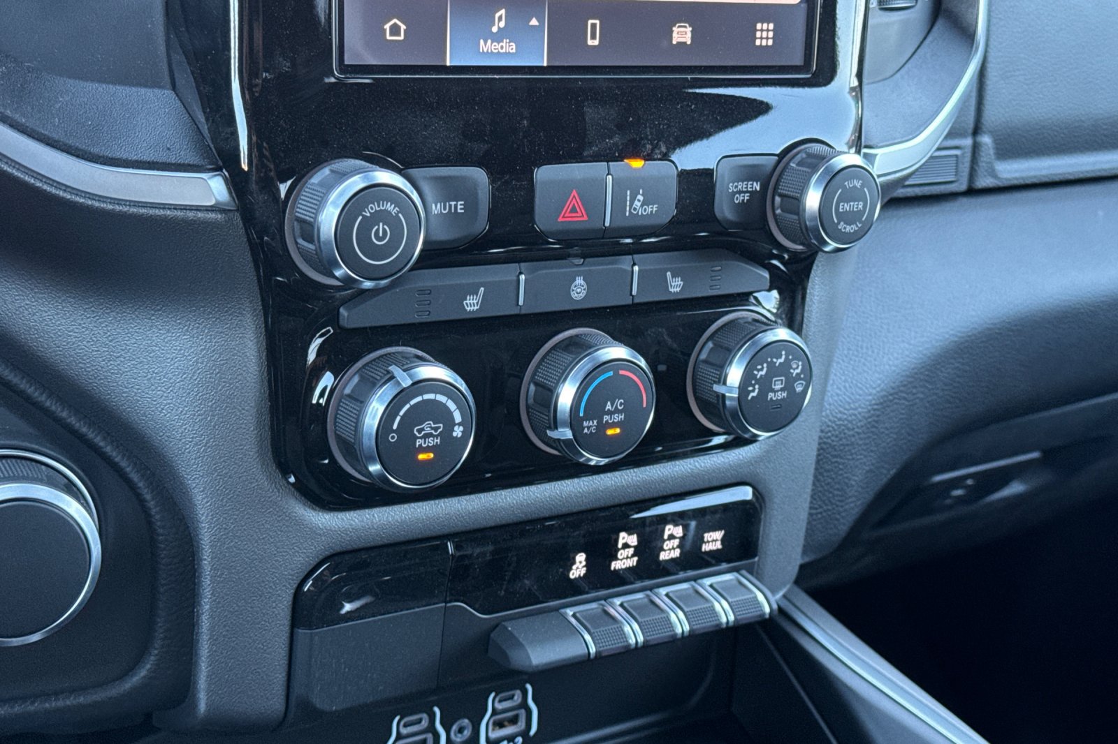 New 2027 RAM 1500 4x4 Crew Cab image 18