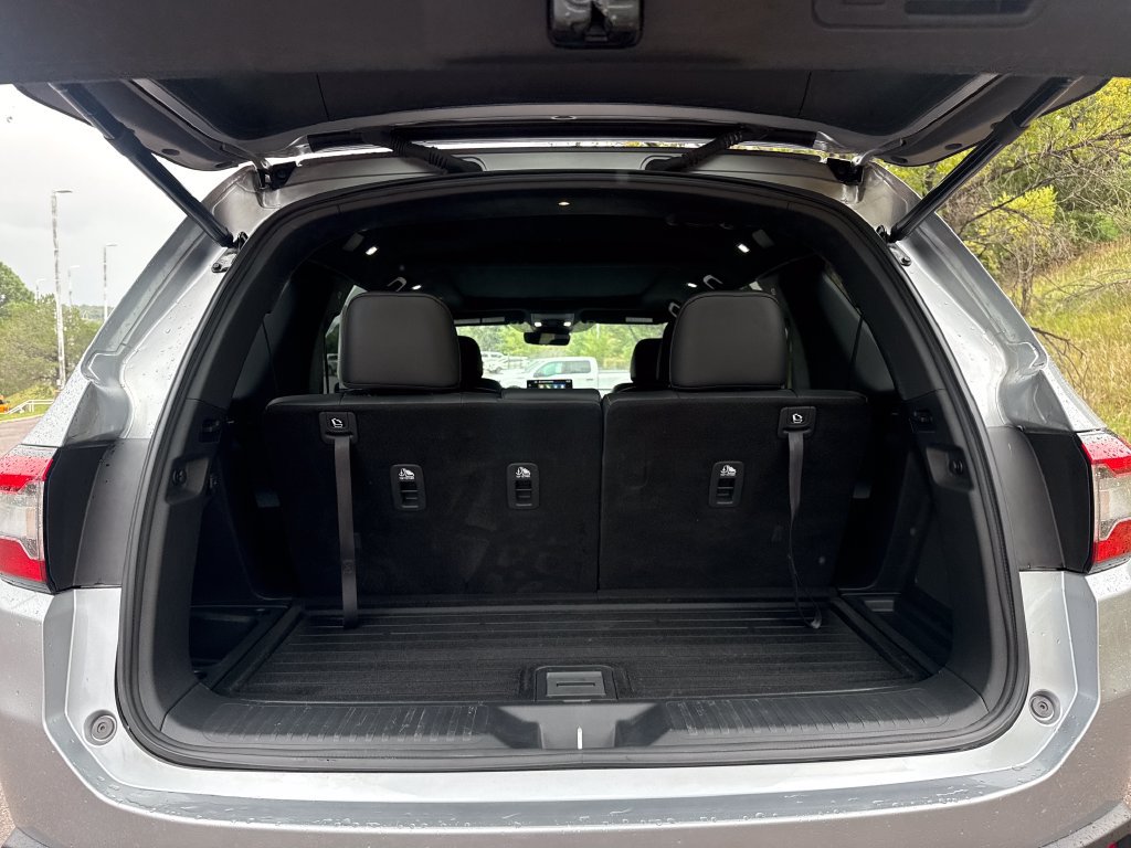 Used 2025 Honda Pilot TrailSport image 8