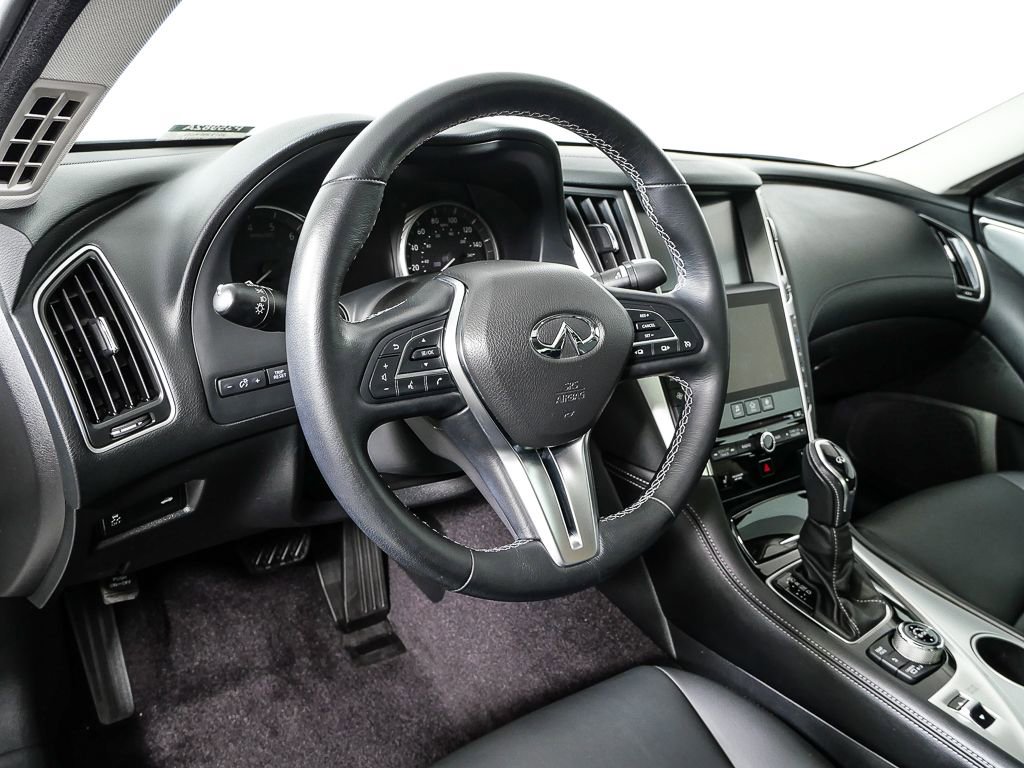 Used 2019 INFINITI Q50 Luxe w/ Essential Package (3.0T Luxe) image 4
