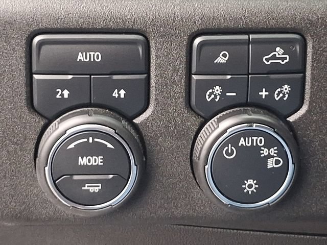Used 2025 Chevrolet Silverado 1500 LT w/ Safety Package AWD/4WD image 24