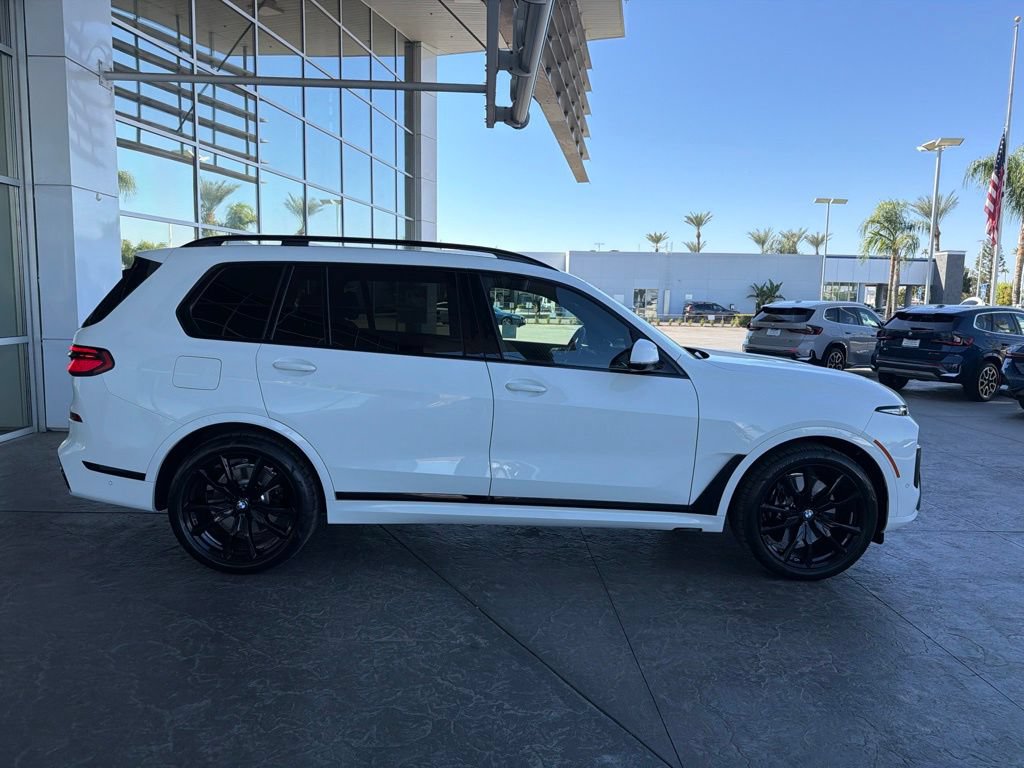 Used 2027 BMW X7 xDrive40i w/ M Sport Package AWD/4WD image 3