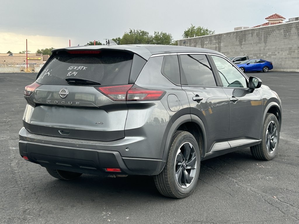 Used 2025 Nissan Rogue SV AWD/4WD image 3