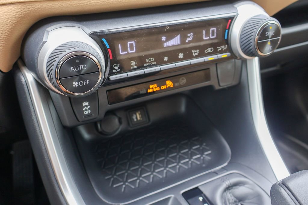Used 2025 Toyota RAV4 XLE w/ Convenience Package image 16