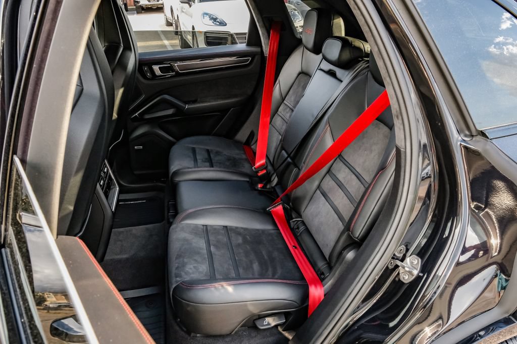 Used 2022 Porsche Cayenne GTS AWD/4WD image 46