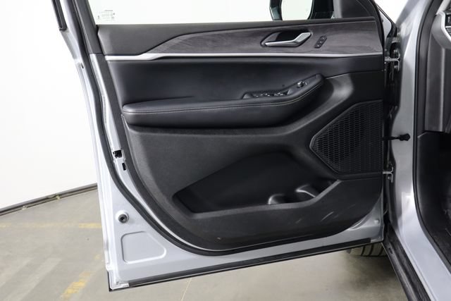 Used 2023 Jeep Grand Cherokee Limited w/ Black Appearance Package RWD image 19