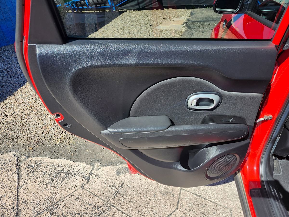 Used 2016 Kia Soul + FWD image 16