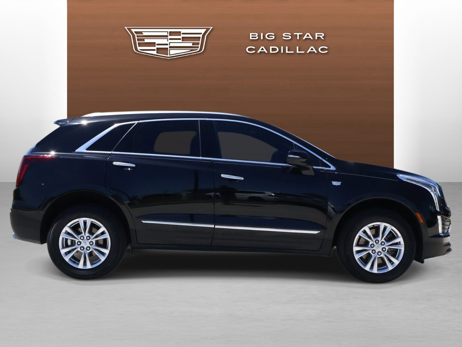 Certified 2025 Cadillac XT5 Luxury w/ LPO, Floor Liner Package FWD image 6