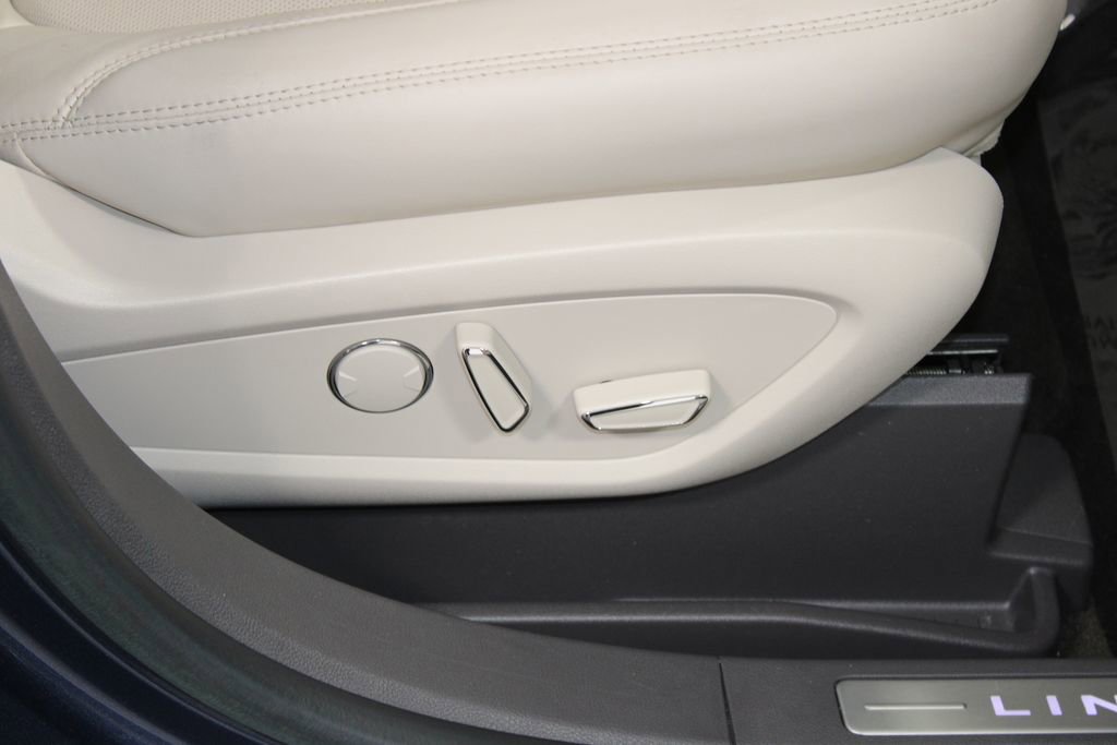 Used 2019 Lincoln Nautilus Reserve FWD image 29