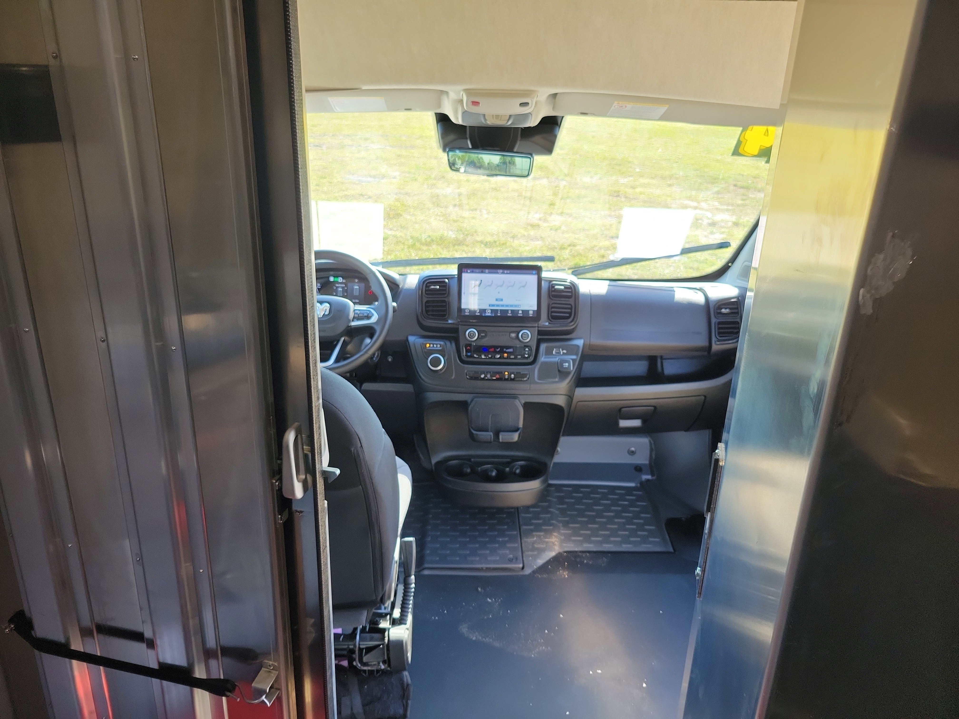 Used 2024 RAM ProMaster 3500 w/ Delivery Van Package image 8