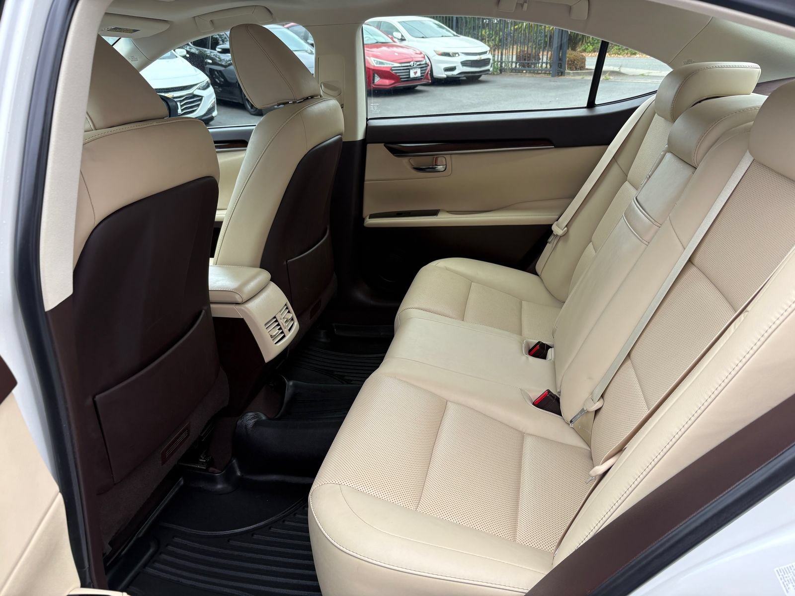 Used 2018 Lexus ES 350 w/ Navigation System Package FWD image 16