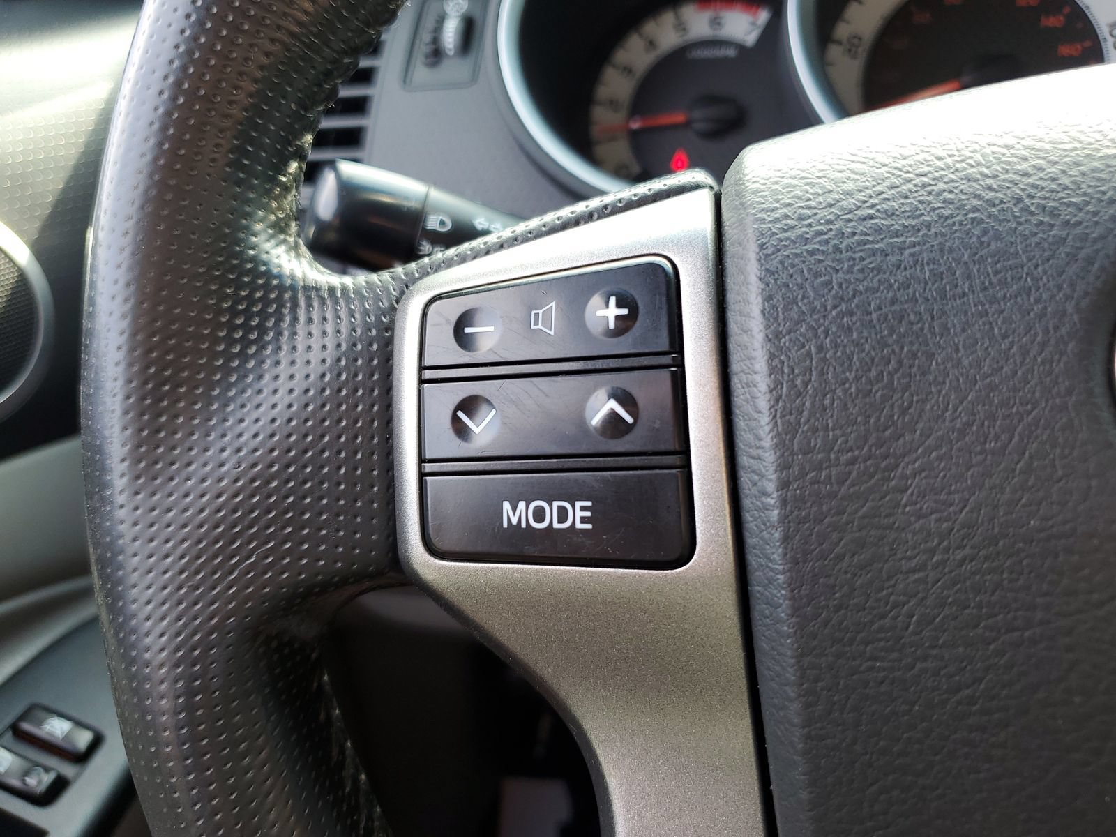 Used 2012 Toyota Tacoma 4x4 Access Cab V6 w/ TRD Sport Pkg image 22