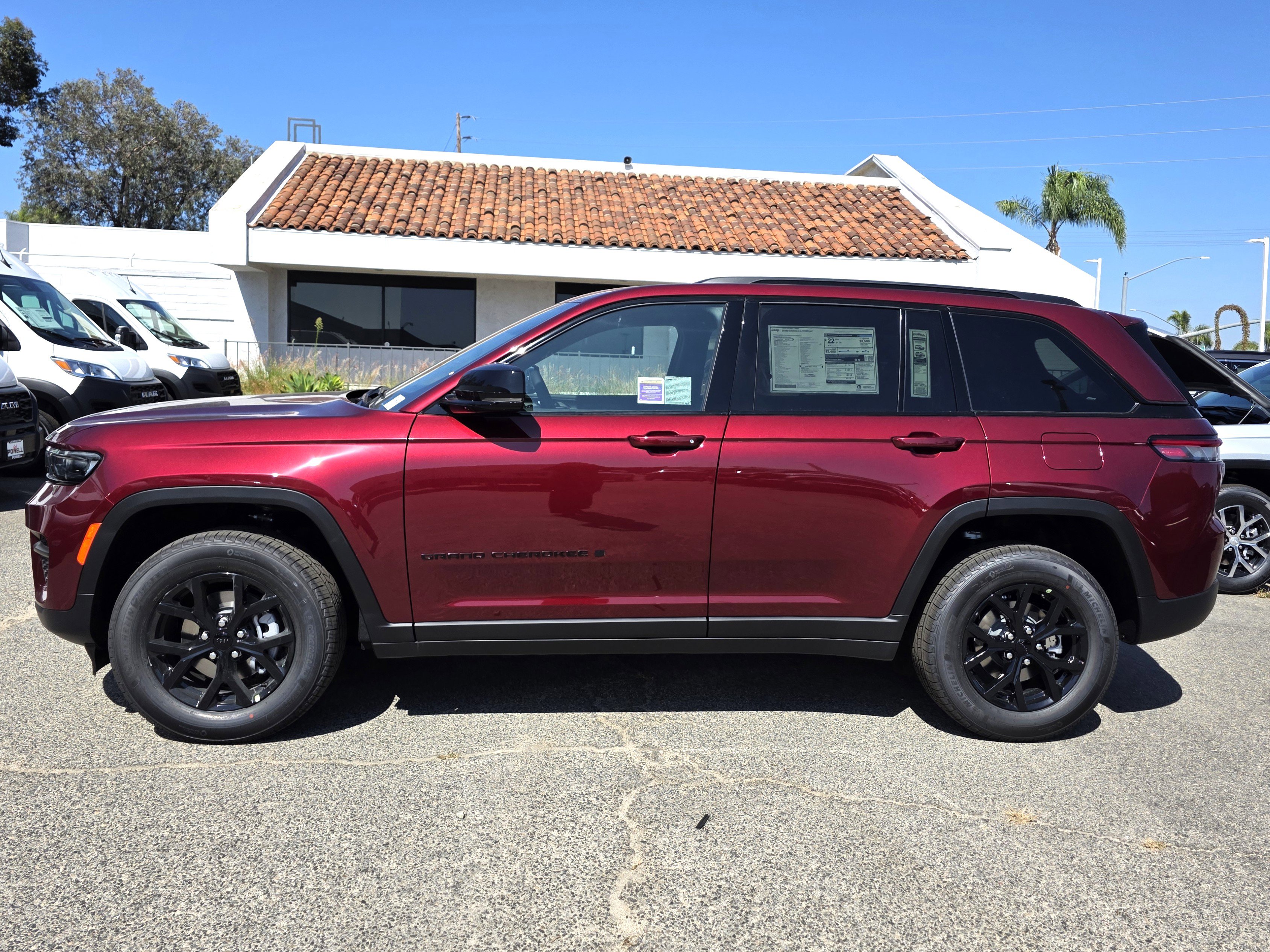 New 2025 Jeep Grand Cherokee Altitude image 2