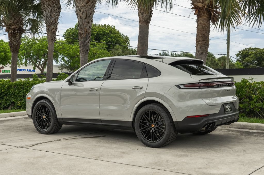 Used 2025 Porsche Cayenne Coupe AWD/4WD image 4