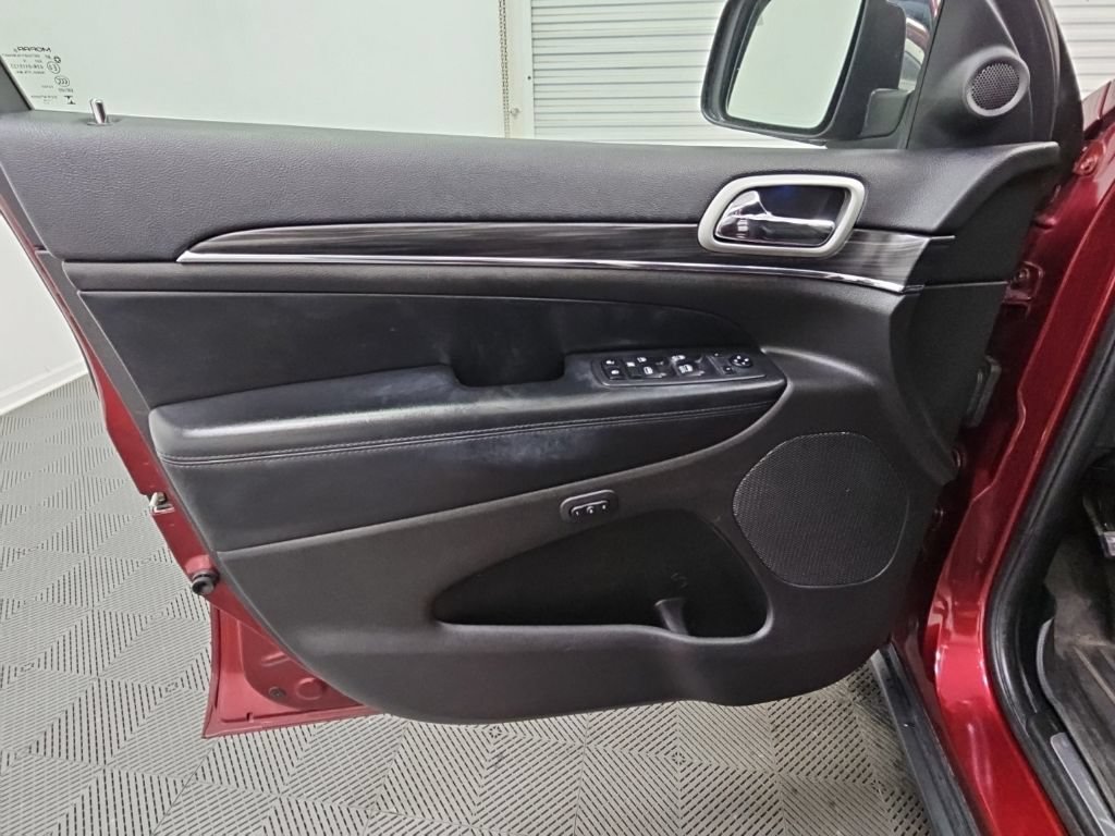 Used 2019 Jeep Grand Cherokee Limited AWD/4WD image 32