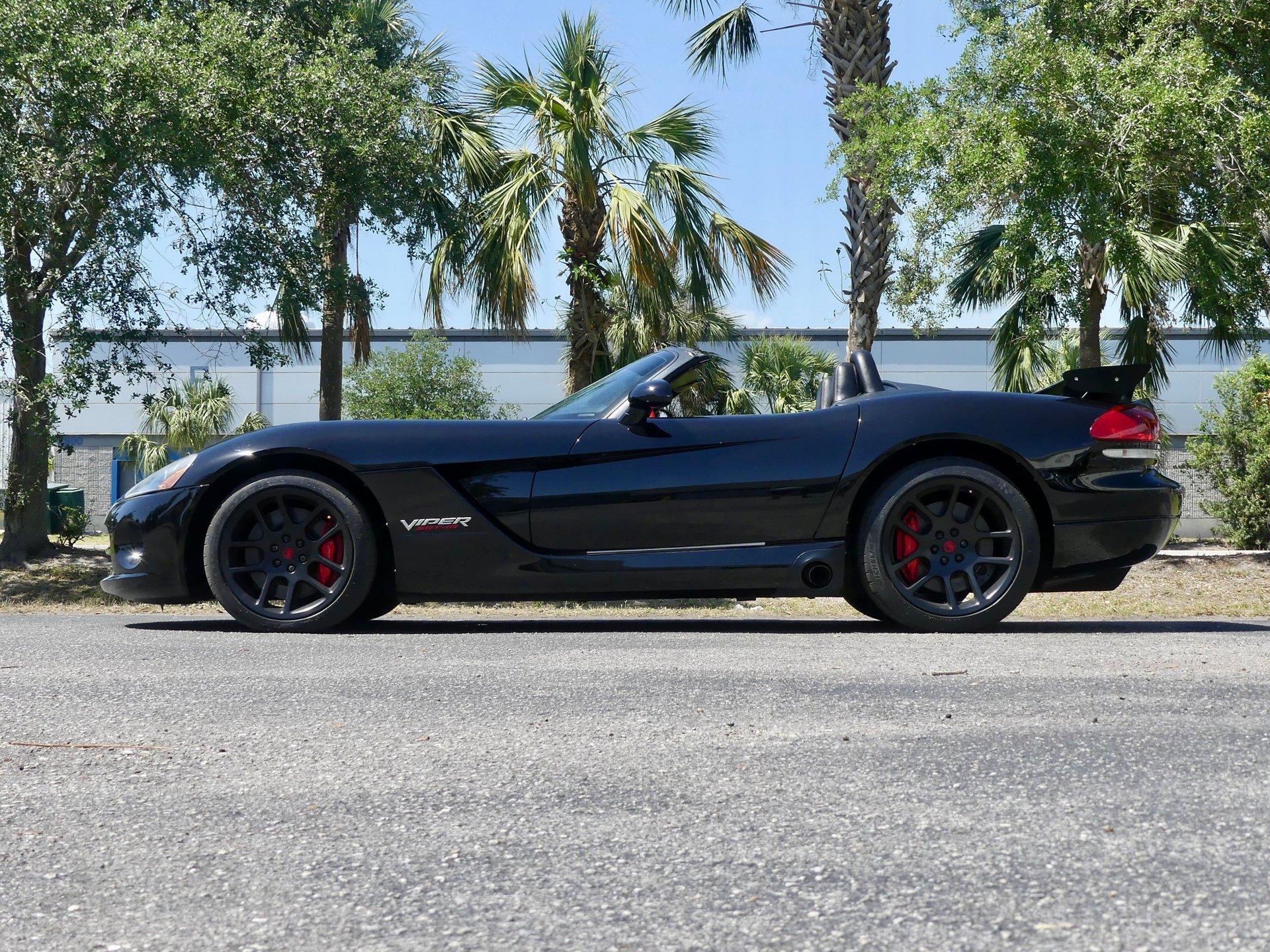 Used 2004 Dodge Viper SRT-10 image 12