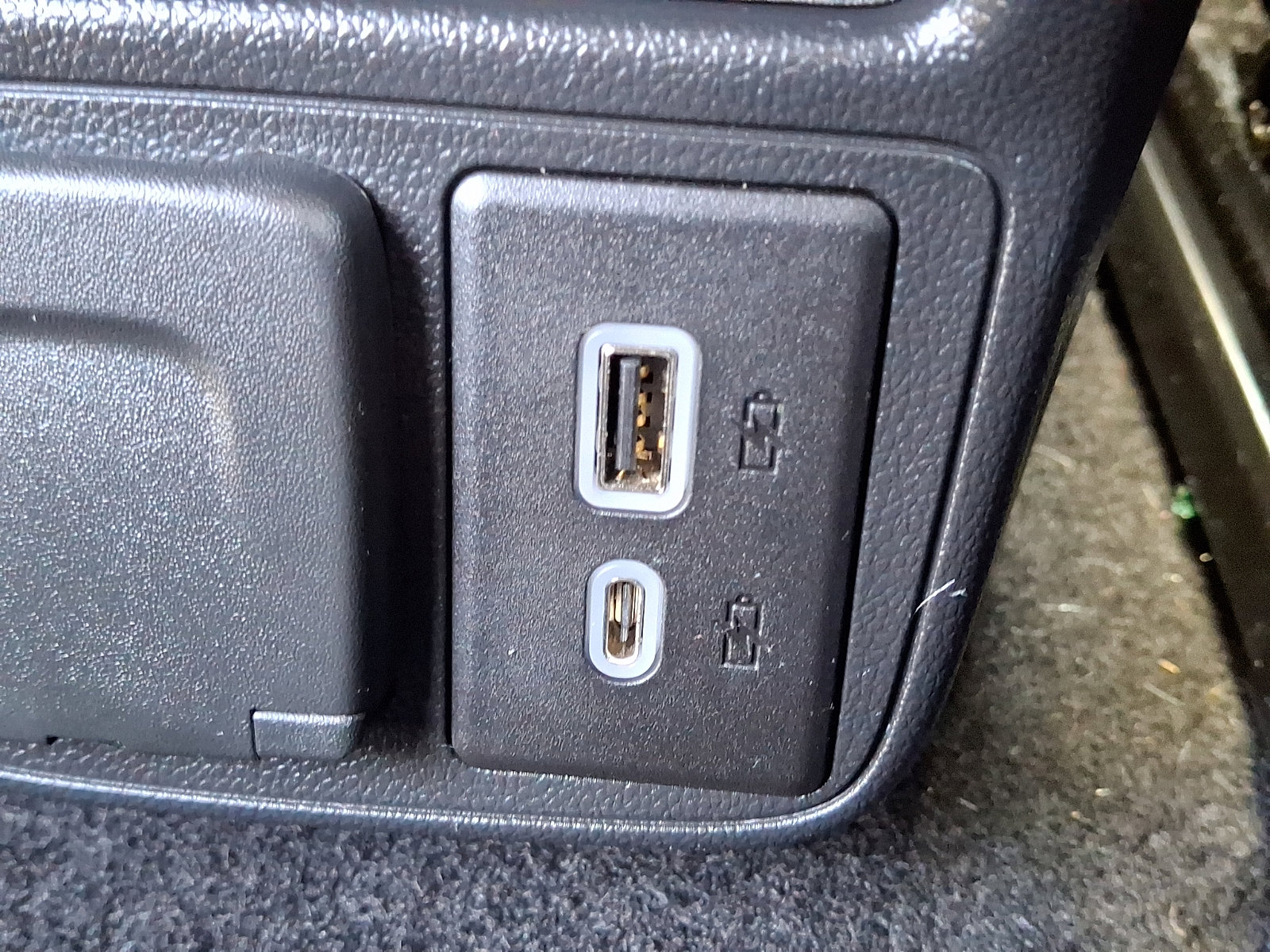 Used 2021 Buick Encore GX Essence image 11