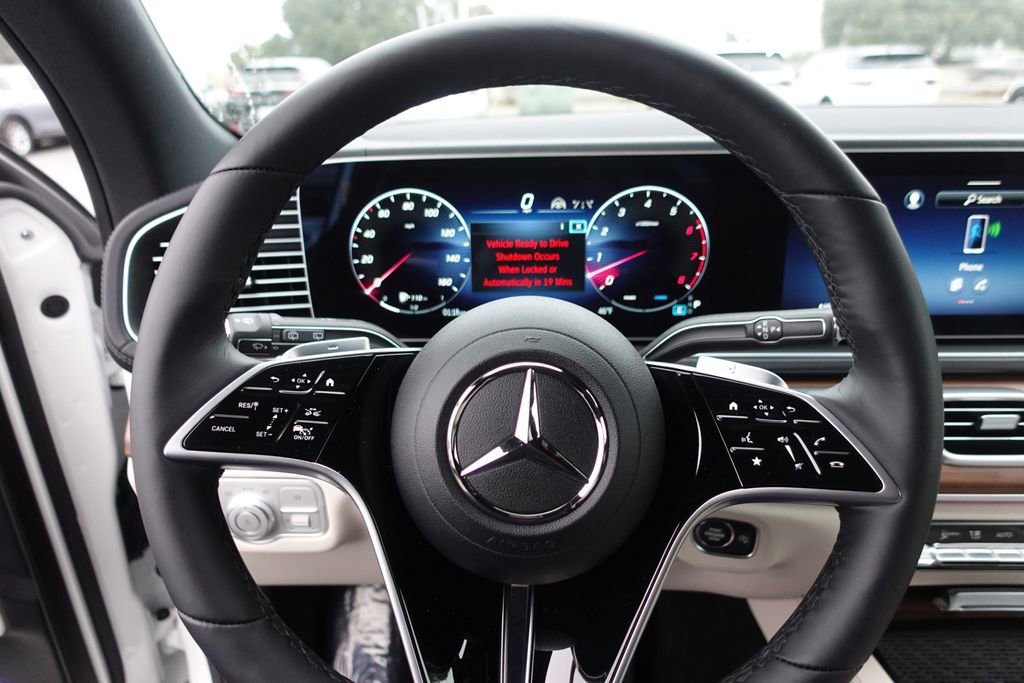 Used 2025 Mercedes-Benz GLS 450 4MATIC image 12