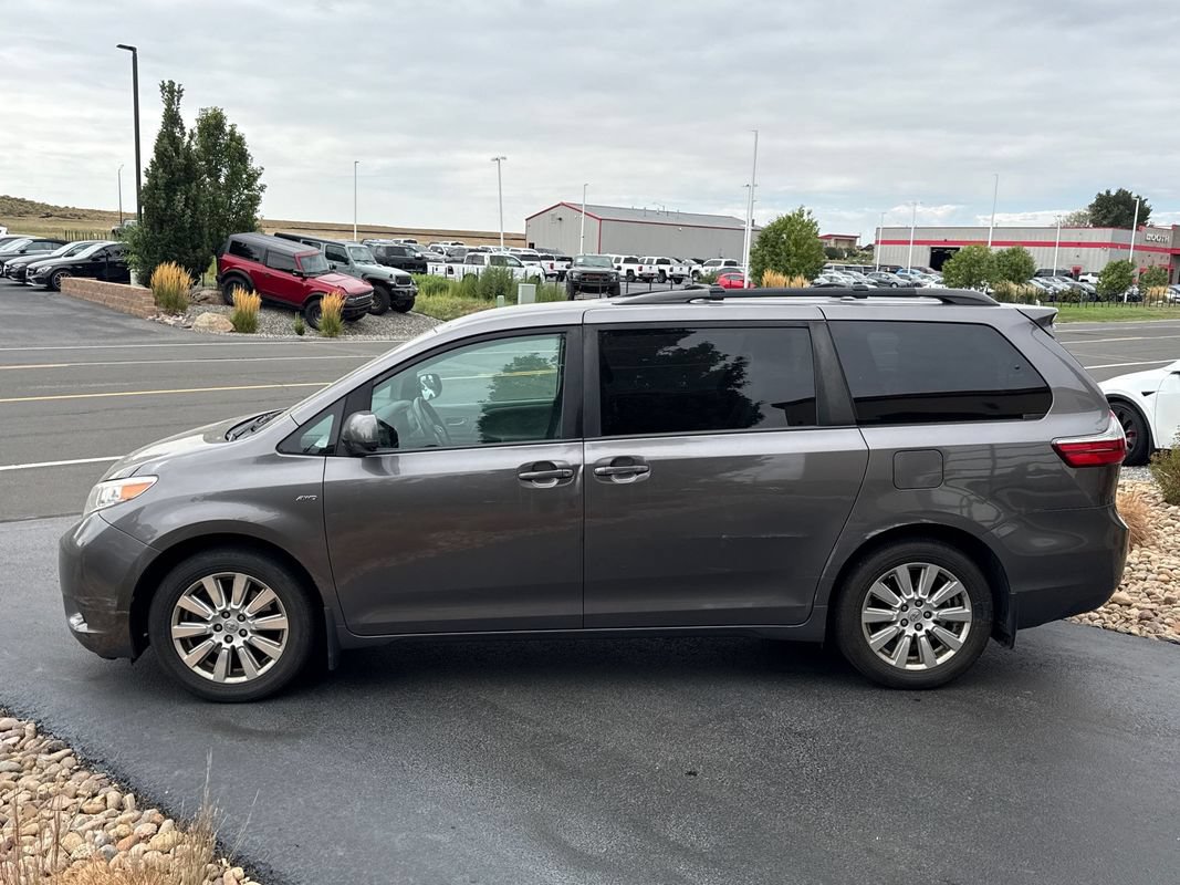 Used 2017 Toyota Sienna LE AWD/4WD image 19