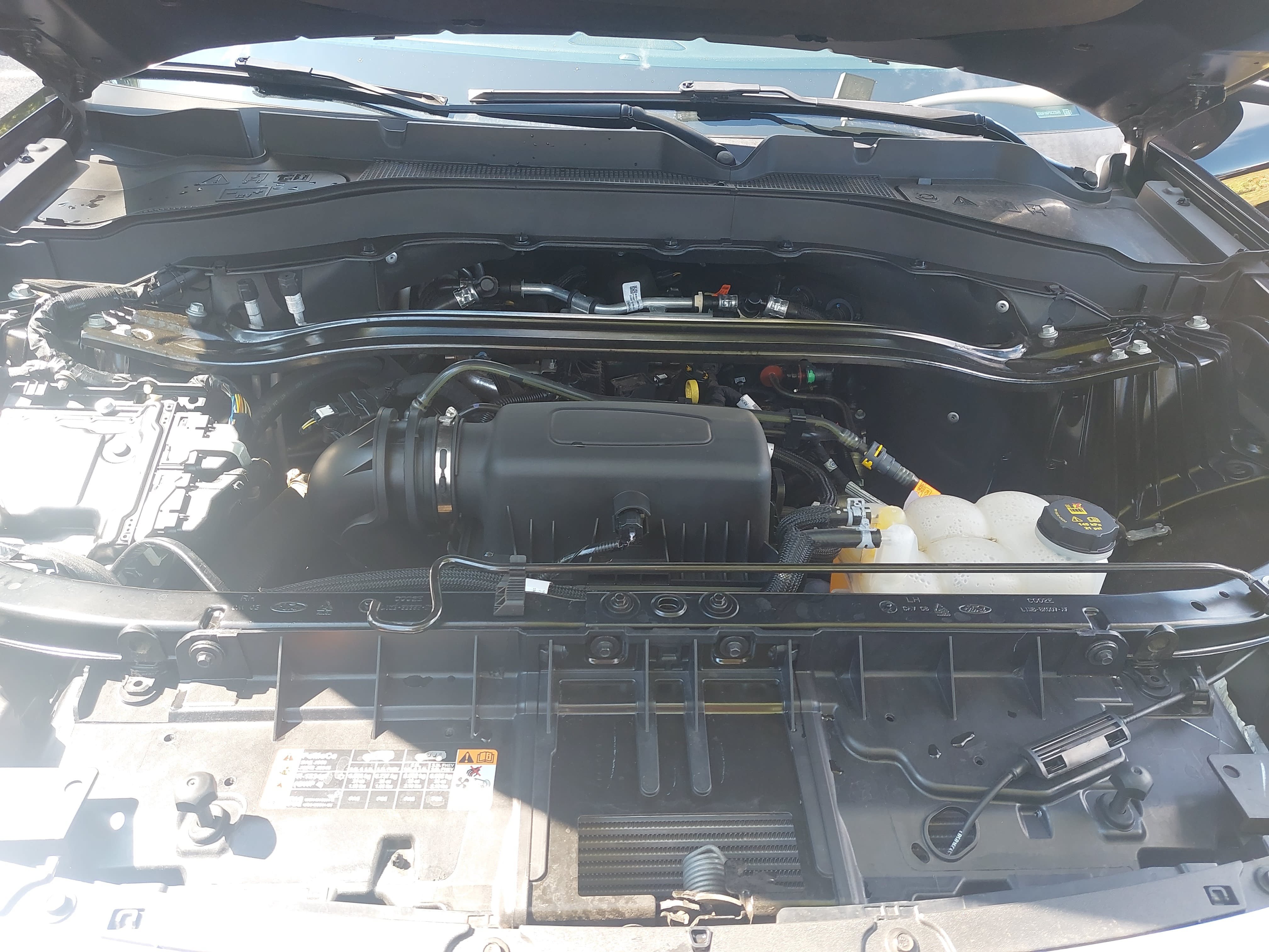 Used 2023 Ford Explorer Limited w/ Equipment Group 301A AWD/4WD image 31