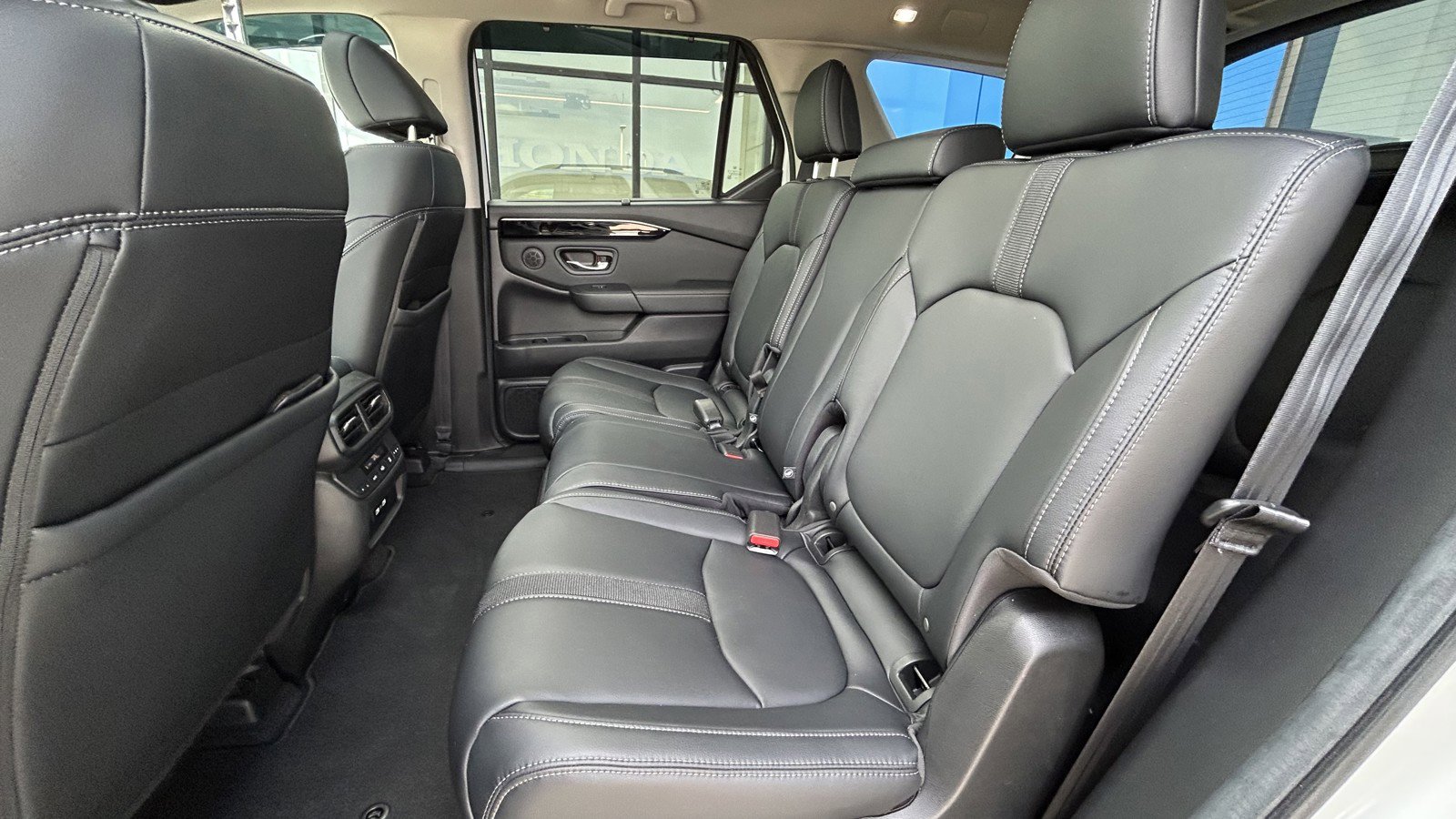 Used 2023 Honda Pilot Touring image 14