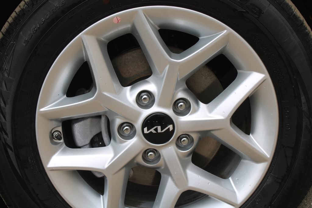 Certified 2025 Kia Soul LX FWD image 17