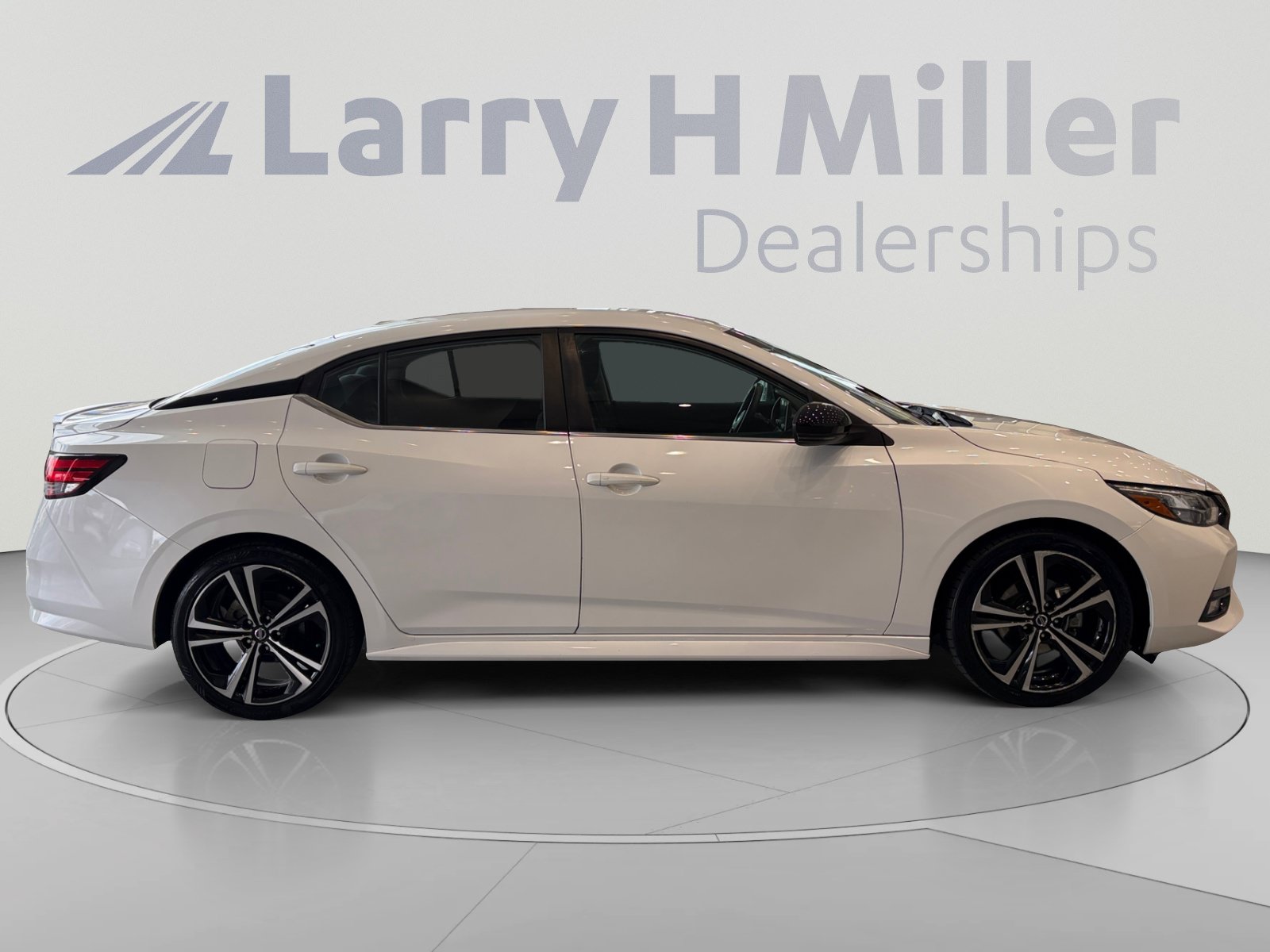 Used 2022 Nissan Sentra SR w/ Electronics Package FWD image 6