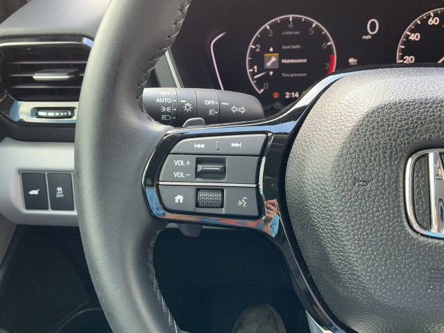 Used 2025 Honda Pilot EX-L image 12